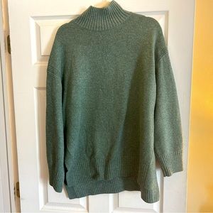 H&M women’s green sweater size M